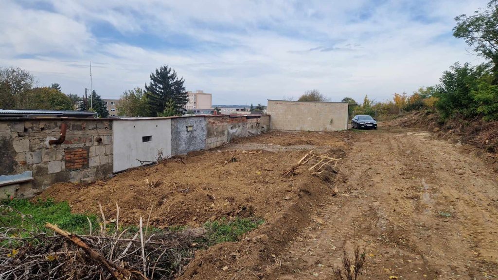 Így néz ki a garázsok helye a tereprendezés után
